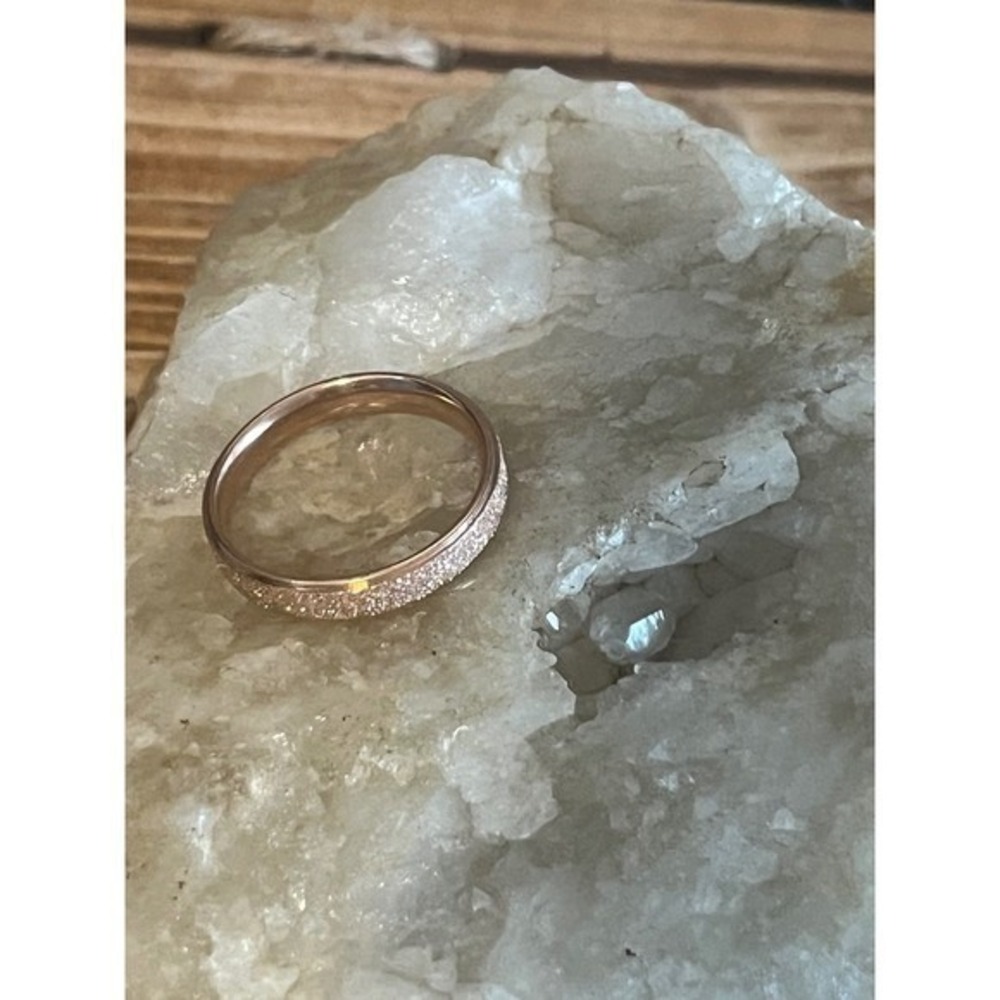 Rose Gold Tungsten Textured Unisex Sparkling Band Ring -4mm Width -New -Size 9 - Picture 9 of 12